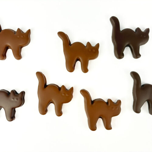 Handcrafted Spooky Cat chocolate sablé featuring a cat silhouette for Halloween treat made in Yorkshire created by Florian Poirot