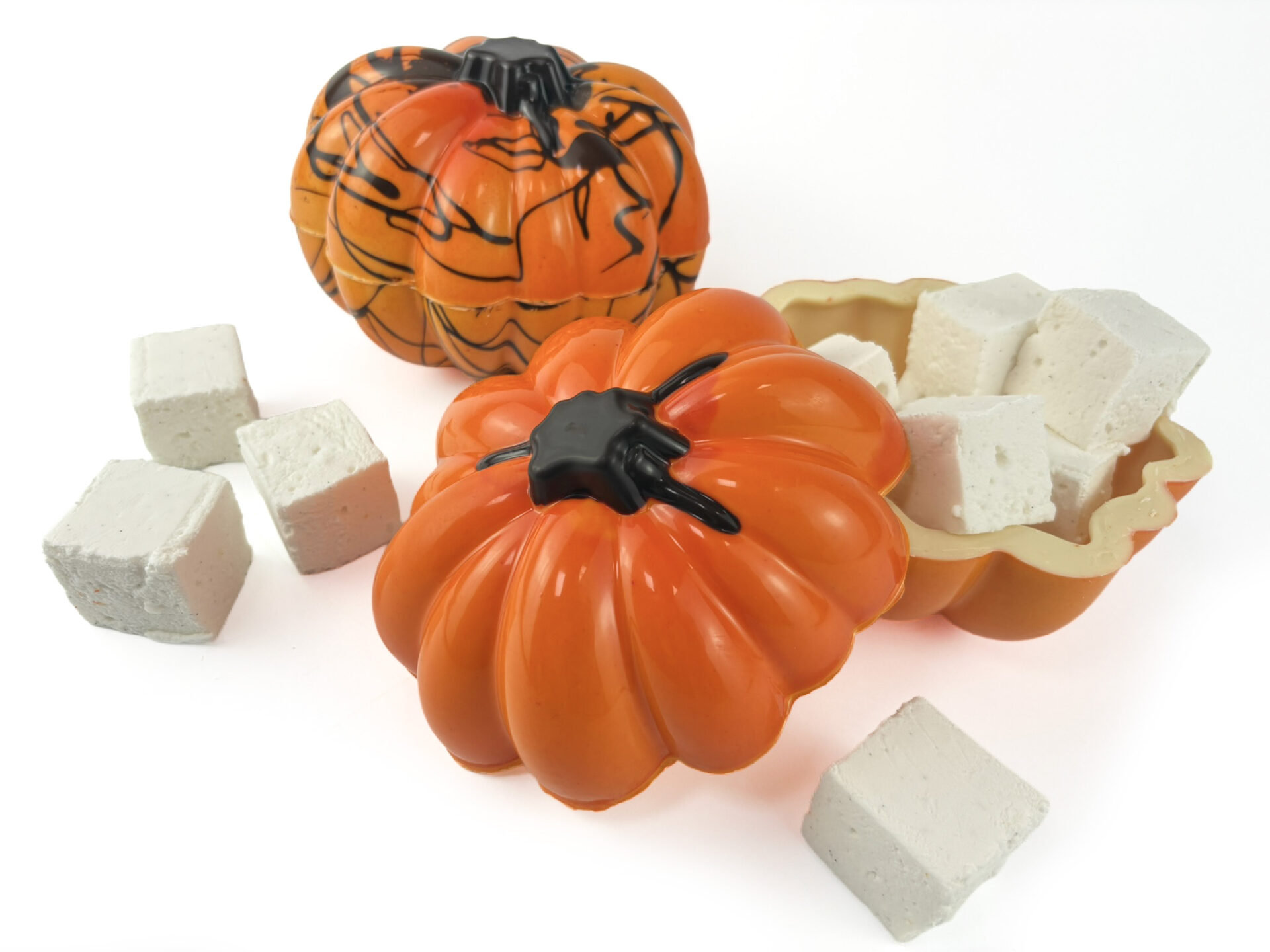 White chocolate pumpkin filled with our cloud‑soft homemade marshmallow. Handmade 34% white chocolate pumpkin with a smooth, airy marshmallow filling. Halloween pumpkin chocolate mould crafted by Florian Poirot, filled with fluffy homemade marshmallow.